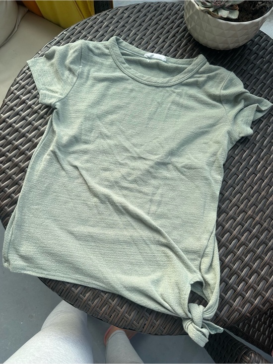 Tops - Women’s Short Sleeve Knot Hem Top - Sage Green